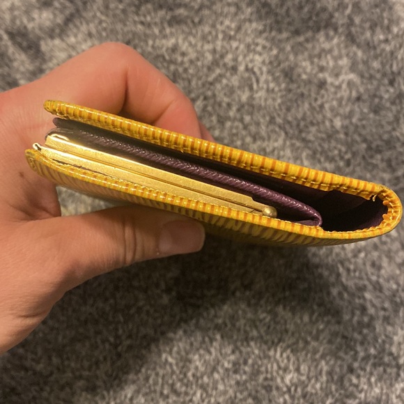 Auth LV Gold Epi Kisslock Wallet MI1002 - Picture 6 of 13